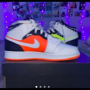 Jordan 1 mids notebook